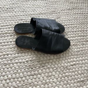 EVERLANE Black Slides Size 5.5